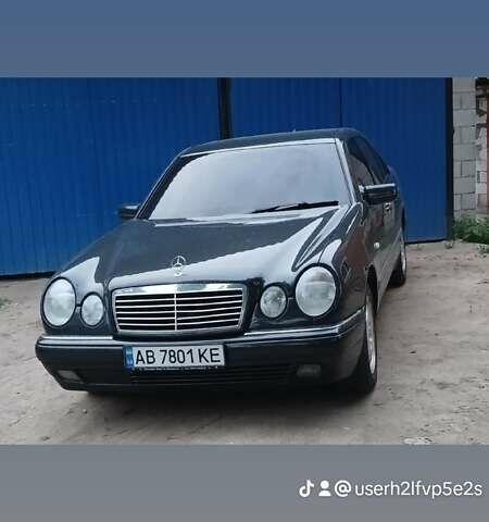 Черный Мерседес Е-Класс, объемом двигателя 2.3 л и пробегом 420 тыс. км за 4655 $, фото 1 на Automoto.ua