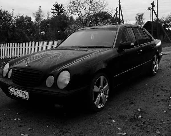 Чорний Мерседес Е-Клас, об'ємом двигуна 2 л та пробігом 360 тис. км за 2900 $, фото 1 на Automoto.ua