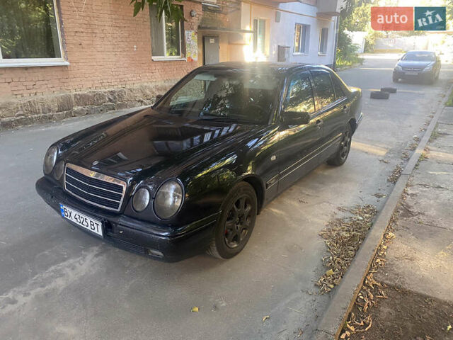 Черный Мерседес Е-Класс, объемом двигателя 2 л и пробегом 423 тыс. км за 4200 $, фото 1 на Automoto.ua