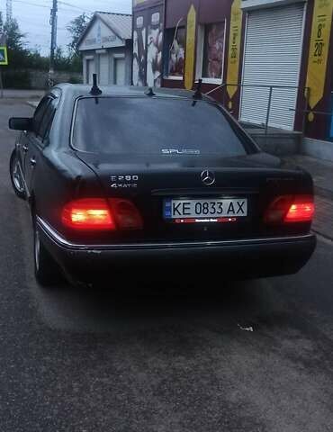 Черный Мерседес Е-Класс, объемом двигателя 2.8 л и пробегом 570 тыс. км за 3700 $, фото 1 на Automoto.ua