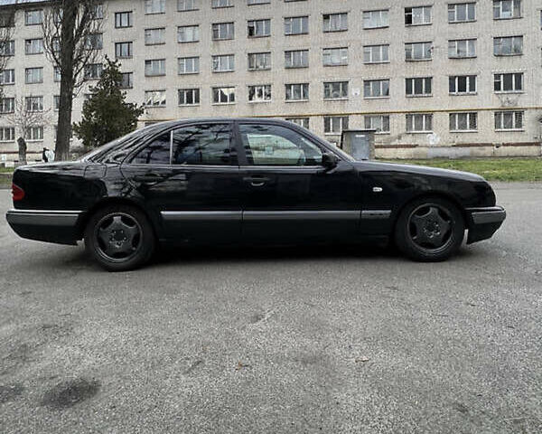 Черный Мерседес Е-Класс, объемом двигателя 2.16 л и пробегом 401 тыс. км за 2500 $, фото 1 на Automoto.ua