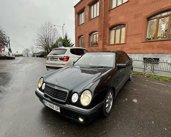 Черный Мерседес Е-Класс, объемом двигателя 3.2 л и пробегом 450 тыс. км за 3333 $, фото 1 на Automoto.ua