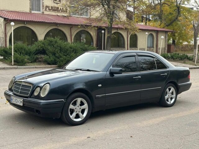 Черный Мерседес Е-Класс, объемом двигателя 3.2 л и пробегом 490 тыс. км за 3217 $, фото 1 на Automoto.ua