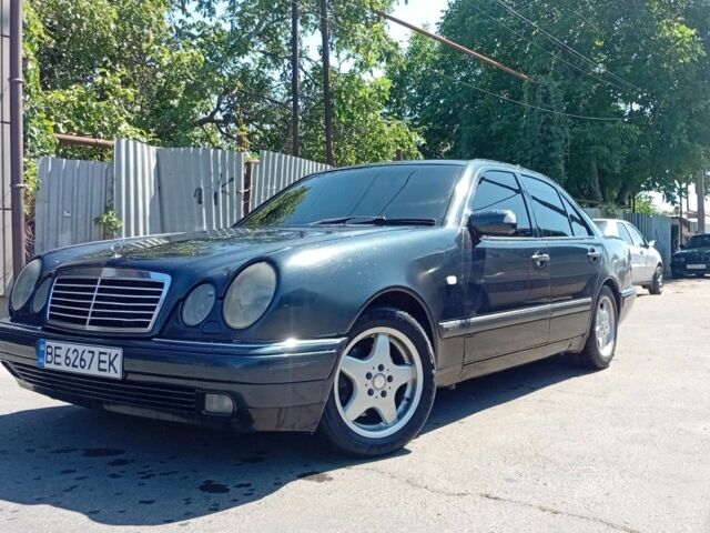 Чорний Мерседес Е-Клас, об'ємом двигуна 3 л та пробігом 319 тис. км за 3700 $, фото 1 на Automoto.ua