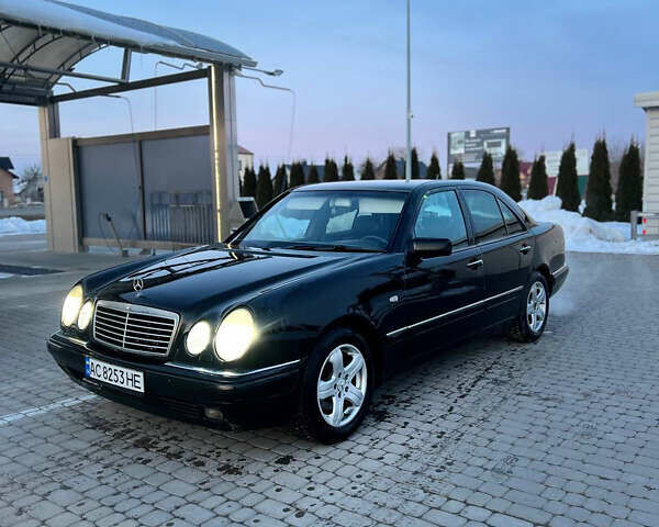Чорний Мерседес Е-Клас, об'ємом двигуна 3.2 л та пробігом 346 тис. км за 2500 $, фото 1 на Automoto.ua