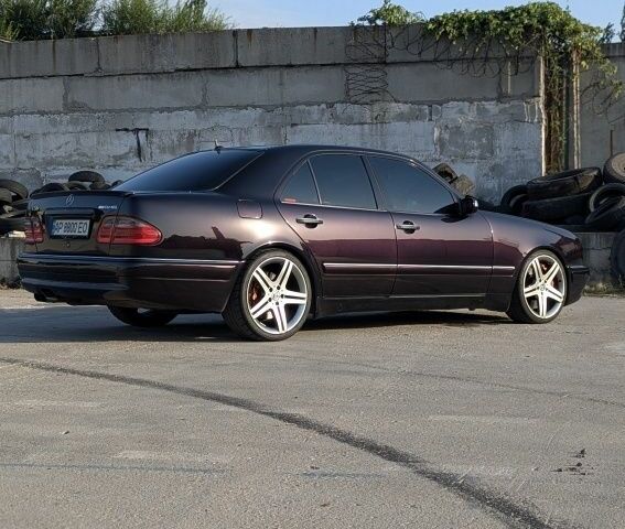 Чорний Мерседес Е-Клас, об'ємом двигуна 0 л та пробігом 500 тис. км за 14500 $, фото 1 на Automoto.ua