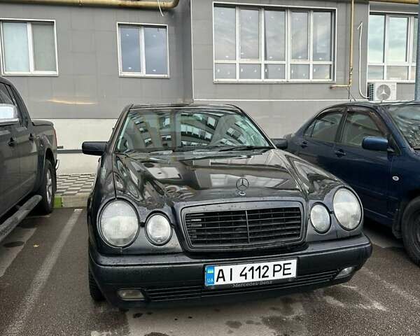 Черный Мерседес Е-Класс, объемом двигателя 2.8 л и пробегом 460 тыс. км за 2300 $, фото 1 на Automoto.ua