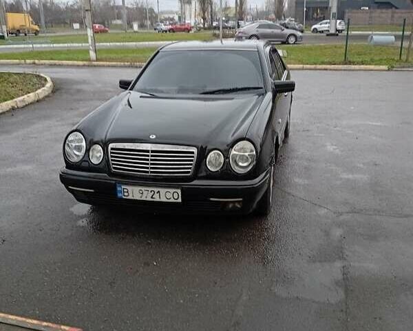 Чорний Мерседес Е-Клас, об'ємом двигуна 3.2 л та пробігом 343 тис. км за 3000 $, фото 1 на Automoto.ua