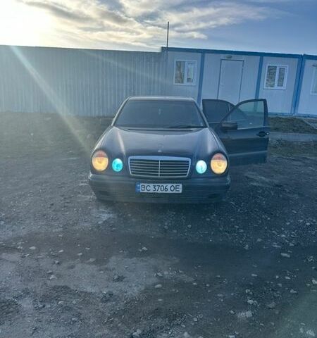 Черный Мерседес Е-Класс, объемом двигателя 2 л и пробегом 448 тыс. км за 2000 $, фото 1 на Automoto.ua