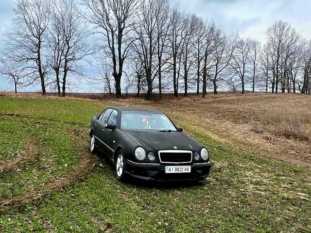 Чорний Мерседес Е-Клас, об'ємом двигуна 3 л та пробігом 0 тис. км за 3700 $, фото 1 на Automoto.ua