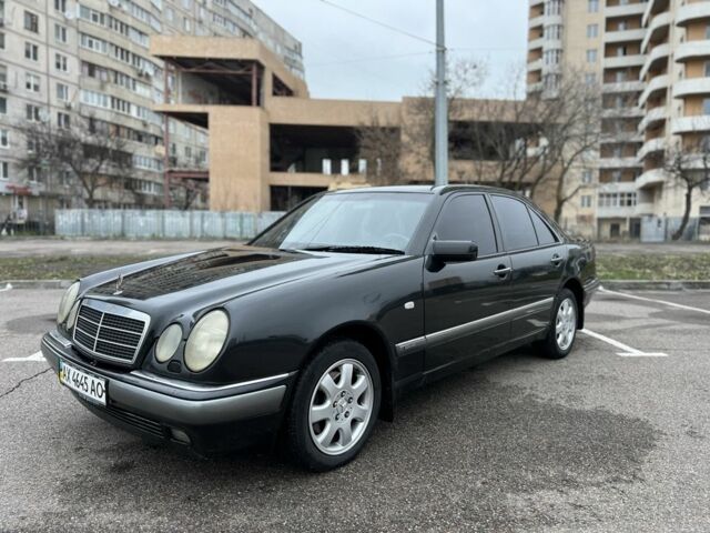 Черный Мерседес Е-Класс, объемом двигателя 3.2 л и пробегом 372 тыс. км за 4500 $, фото 1 на Automoto.ua