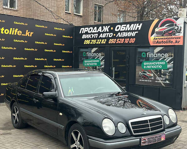 Черный Мерседес Е-Класс, объемом двигателя 2 л и пробегом 307 тыс. км за 4400 $, фото 1 на Automoto.ua