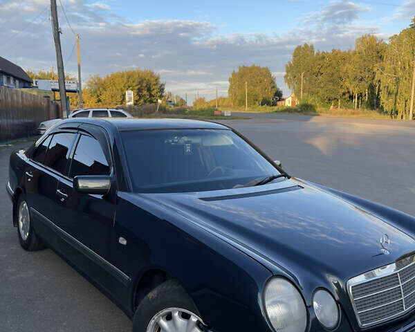 Черный Мерседес Е-Класс, объемом двигателя 2.4 л и пробегом 570 тыс. км за 4399 $, фото 1 на Automoto.ua