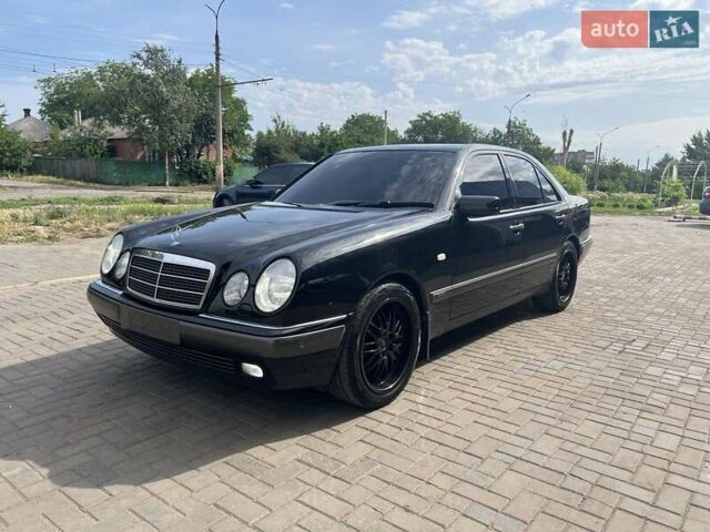 Чорний Мерседес Е-Клас, об'ємом двигуна 2.4 л та пробігом 120 тис. км за 8500 $, фото 1 на Automoto.ua