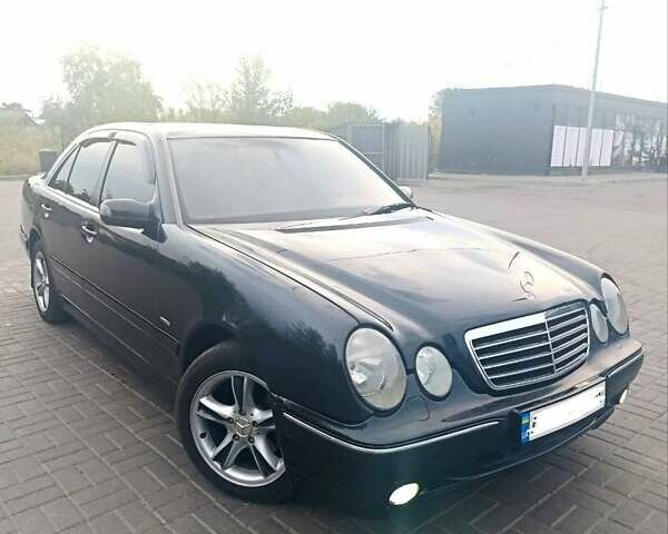 Черный Мерседес Е-Класс, объемом двигателя 2.1 л и пробегом 450 тыс. км за 4500 $, фото 1 на Automoto.ua