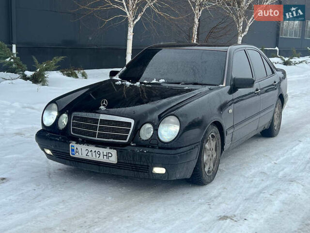 Черный Мерседес Е-Класс, объемом двигателя 2 л и пробегом 245 тыс. км за 2500 $, фото 1 на Automoto.ua