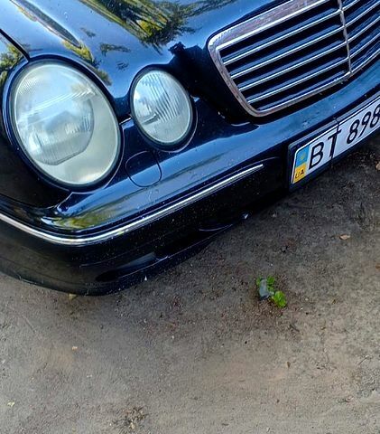 Черный Мерседес Е-Класс, объемом двигателя 3.2 л и пробегом 277 тыс. км за 3100 $, фото 1 на Automoto.ua