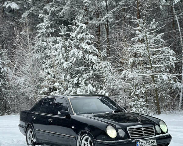 Черный Мерседес Е-Класс, объемом двигателя 2.15 л и пробегом 420 тыс. км за 2950 $, фото 1 на Automoto.ua