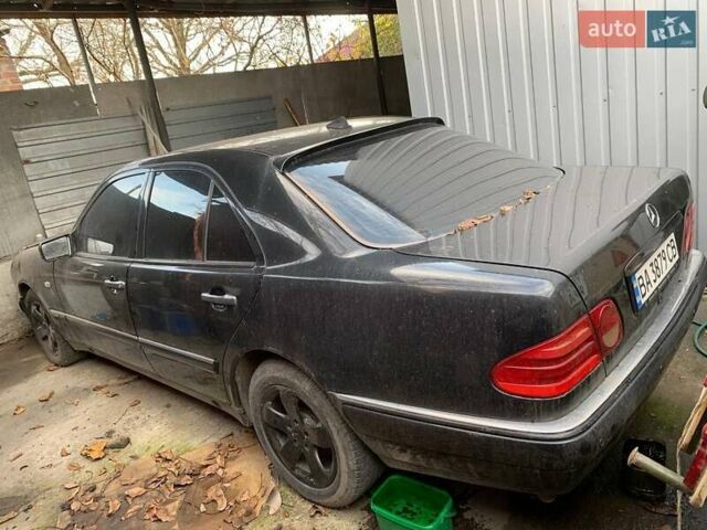 Чорний Мерседес Е-Клас, об'ємом двигуна 2.8 л та пробігом 250 тис. км за 2400 $, фото 1 на Automoto.ua