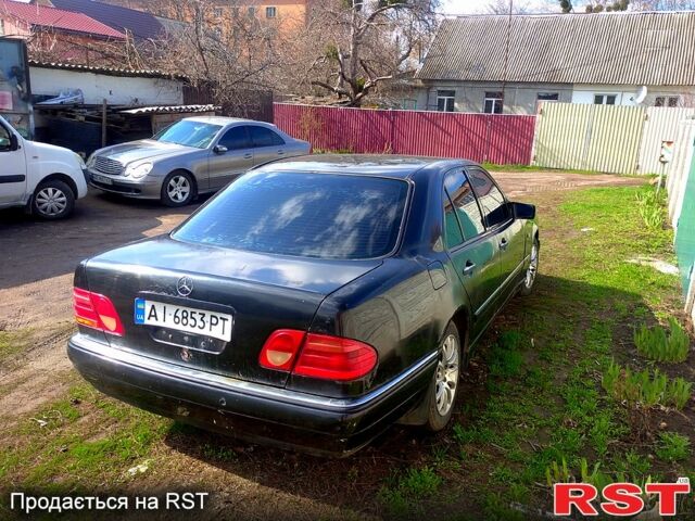 Черный Мерседес Е-Класс, объемом двигателя 2 л и пробегом 200 тыс. км за 2500 $, фото 1 на Automoto.ua