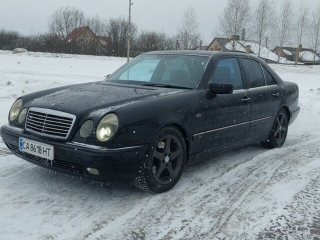 Чорний Мерседес Е-Клас, об'ємом двигуна 4.3 л та пробігом 300 тис. км за 4400 $, фото 1 на Automoto.ua