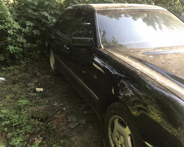 Чорний Мерседес Е-Клас, об'ємом двигуна 2.4 л та пробігом 400 тис. км за 3600 $, фото 1 на Automoto.ua