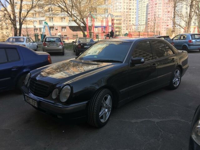 Чорний Мерседес Е-Клас, об'ємом двигуна 2.7 л та пробігом 400 тис. км за 3500 $, фото 1 на Automoto.ua