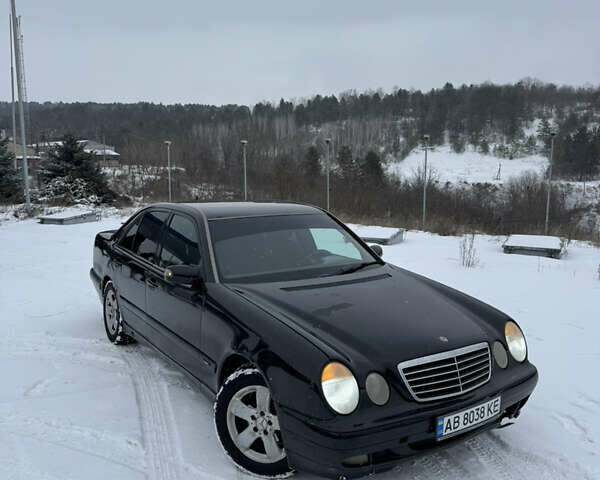 Черный Мерседес Е-Класс, объемом двигателя 2.15 л и пробегом 450 тыс. км за 2650 $, фото 1 на Automoto.ua