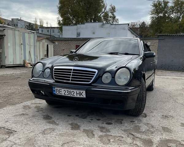 Черный Мерседес Е-Класс, объемом двигателя 3.2 л и пробегом 320 тыс. км за 3500 $, фото 1 на Automoto.ua