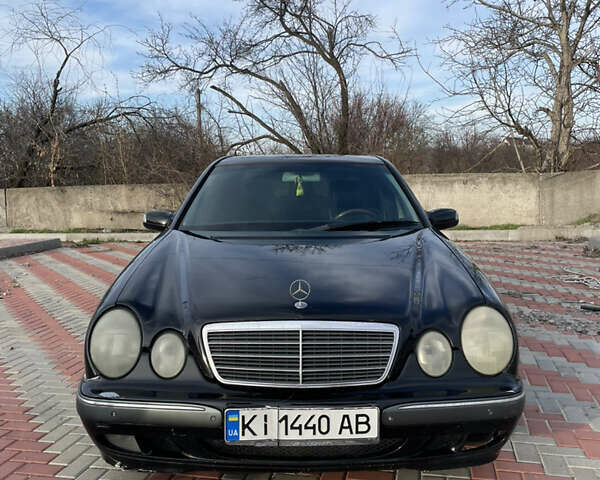 Чорний Мерседес Е-Клас, об'ємом двигуна 2 л та пробігом 259 тис. км за 4000 $, фото 1 на Automoto.ua