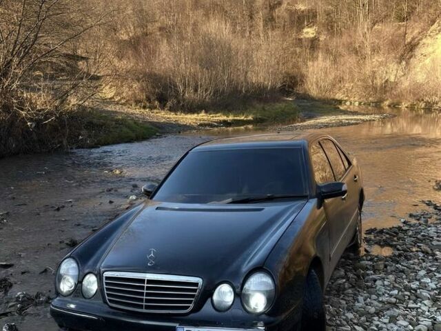 Черный Мерседес Е-Класс, объемом двигателя 3.2 л и пробегом 400 тыс. км за 2800 $, фото 1 на Automoto.ua