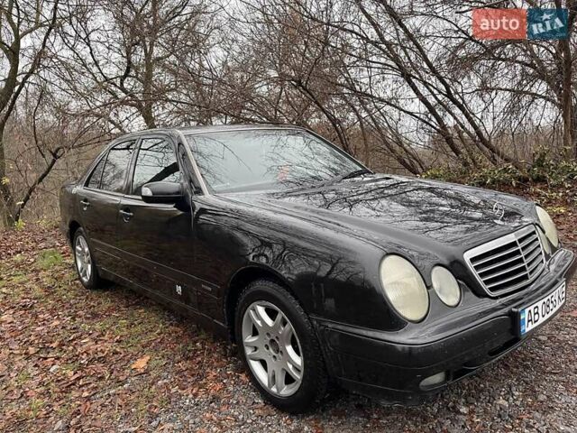 Черный Мерседес Е-Класс, объемом двигателя 2 л и пробегом 489 тыс. км за 3300 $, фото 1 на Automoto.ua