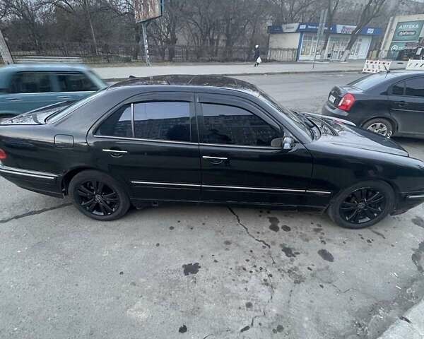 Черный Мерседес Е-Класс, объемом двигателя 2.8 л и пробегом 450 тыс. км за 4100 $, фото 1 на Automoto.ua
