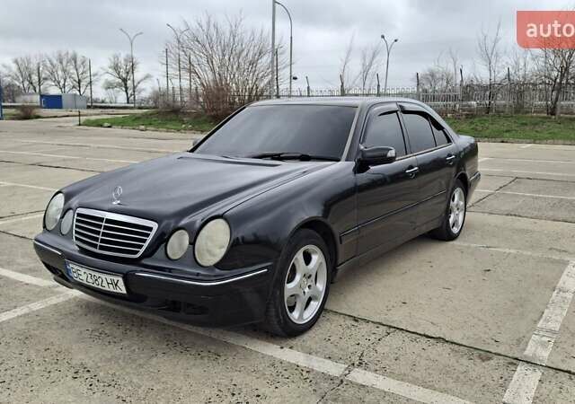 Чорний Мерседес Е-Клас, об'ємом двигуна 3.2 л та пробігом 322 тис. км за 3300 $, фото 1 на Automoto.ua