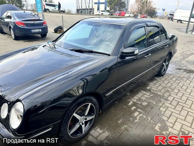 Черный Мерседес Е-Класс, объемом двигателя 3.2 л и пробегом 200 тыс. км за 5500 $, фото 1 на Automoto.ua