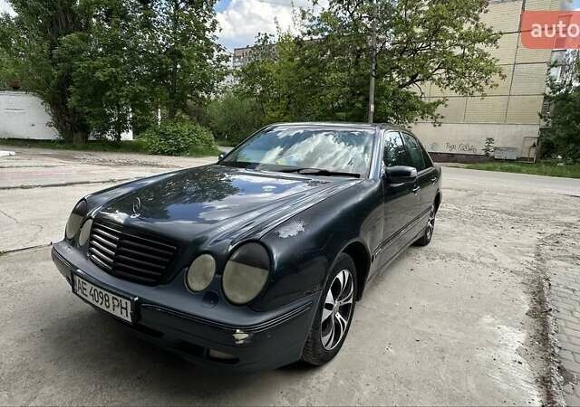 Черный Мерседес Е-Класс, объемом двигателя 2.8 л и пробегом 449 тыс. км за 3500 $, фото 1 на Automoto.ua