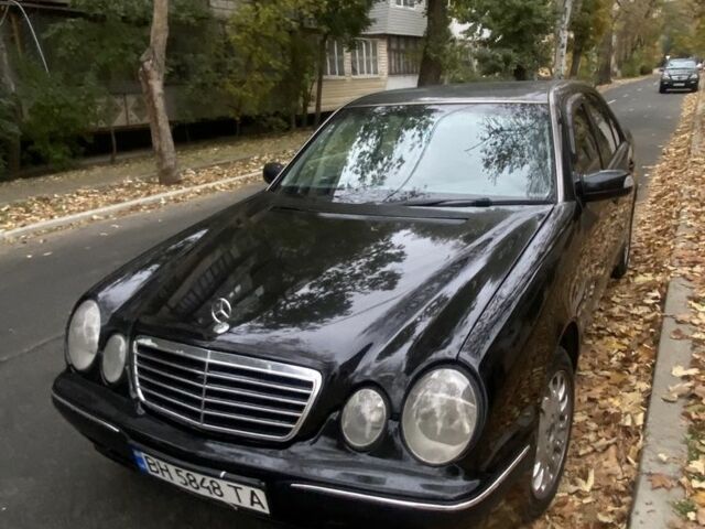 Чорний Мерседес Е-Клас, об'ємом двигуна 2 л та пробігом 3 тис. км за 4300 $, фото 1 на Automoto.ua