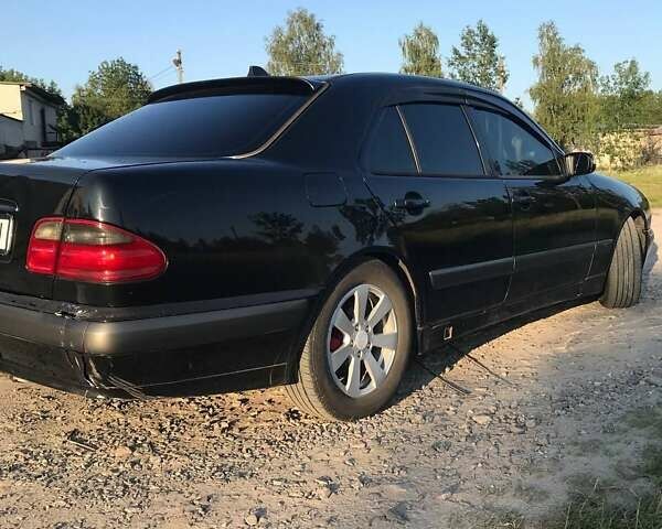 Чорний Мерседес Е-Клас, об'ємом двигуна 2.7 л та пробігом 350 тис. км за 4100 $, фото 1 на Automoto.ua
