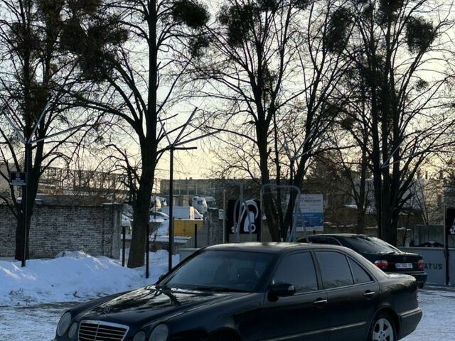 Черный Мерседес Е-Класс, объемом двигателя 3.2 л и пробегом 370 тыс. км за 3400 $, фото 1 на Automoto.ua