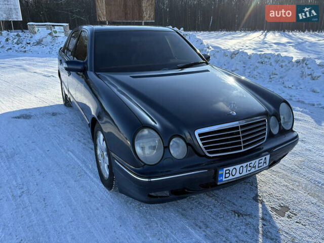 Черный Мерседес Е-Класс, объемом двигателя 2.2 л и пробегом 320 тыс. км за 4100 $, фото 1 на Automoto.ua