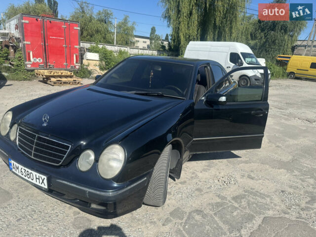 Черный Мерседес Е-Класс, объемом двигателя 2 л и пробегом 350 тыс. км за 3800 $, фото 1 на Automoto.ua
