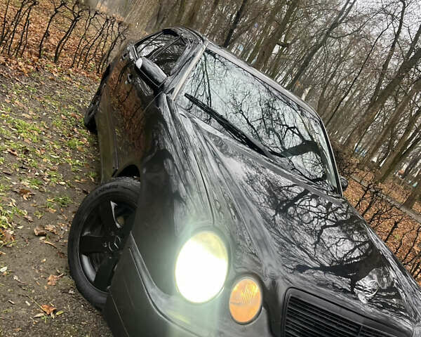 Черный Мерседес Е-Класс, объемом двигателя 2 л и пробегом 358 тыс. км за 2600 $, фото 1 на Automoto.ua