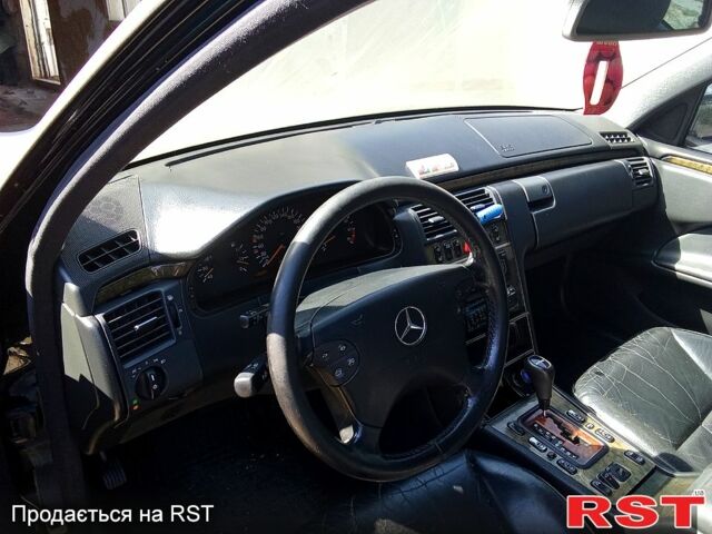 Черный Мерседес Е-Класс, объемом двигателя 3.2 л и пробегом 270 тыс. км за 4500 $, фото 1 на Automoto.ua