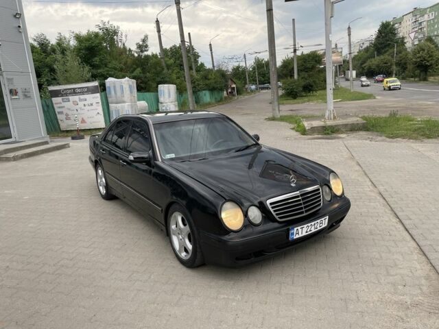 Черный Мерседес Е-Класс, объемом двигателя 3.2 л и пробегом 300 тыс. км за 2970 $, фото 1 на Automoto.ua