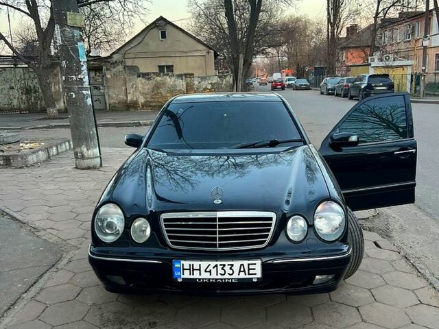 Черный Мерседес Е-Класс, объемом двигателя 3.2 л и пробегом 390 тыс. км за 4000 $, фото 1 на Automoto.ua