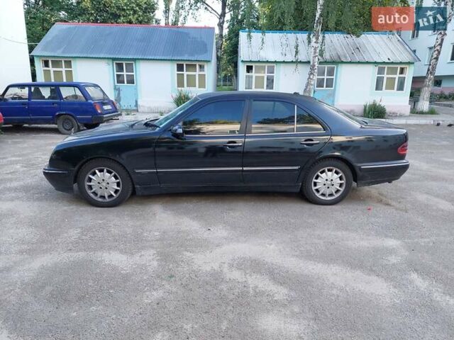 Черный Мерседес Е-Класс, объемом двигателя 3.2 л и пробегом 100 тыс. км за 6000 $, фото 1 на Automoto.ua