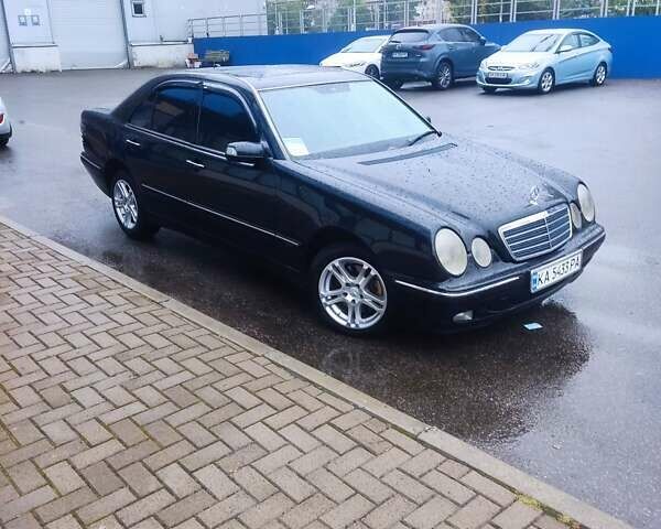Черный Мерседес Е-Класс, объемом двигателя 3.2 л и пробегом 384 тыс. км за 4777 $, фото 1 на Automoto.ua