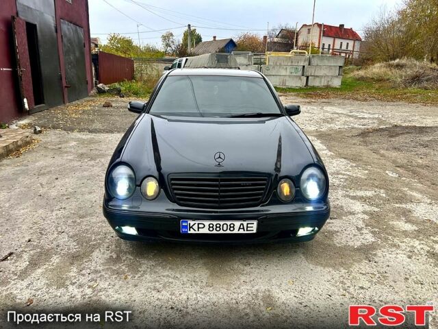 Черный Мерседес Е-Класс, объемом двигателя 4.3 л и пробегом 499 тыс. км за 5000 $, фото 1 на Automoto.ua