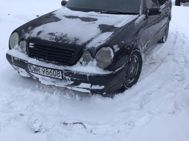 Черный Мерседес Е-Класс, объемом двигателя 2.2 л и пробегом 356 тыс. км за 1700 $, фото 1 на Automoto.ua