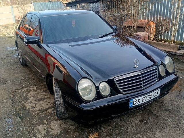 Черный Мерседес Е-Класс, объемом двигателя 2.6 л и пробегом 385 тыс. км за 3950 $, фото 1 на Automoto.ua